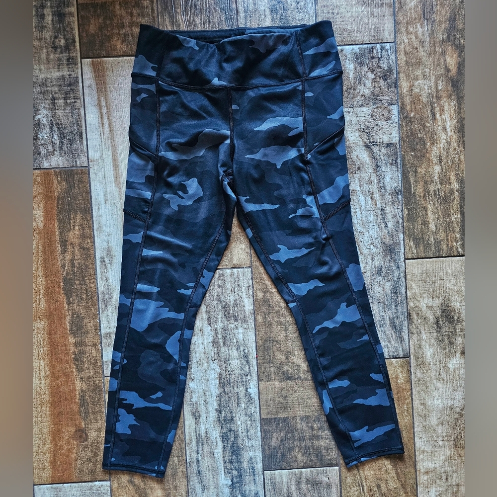 Athleta Camo High Rise Leggings Black Gray Size Medium EUC